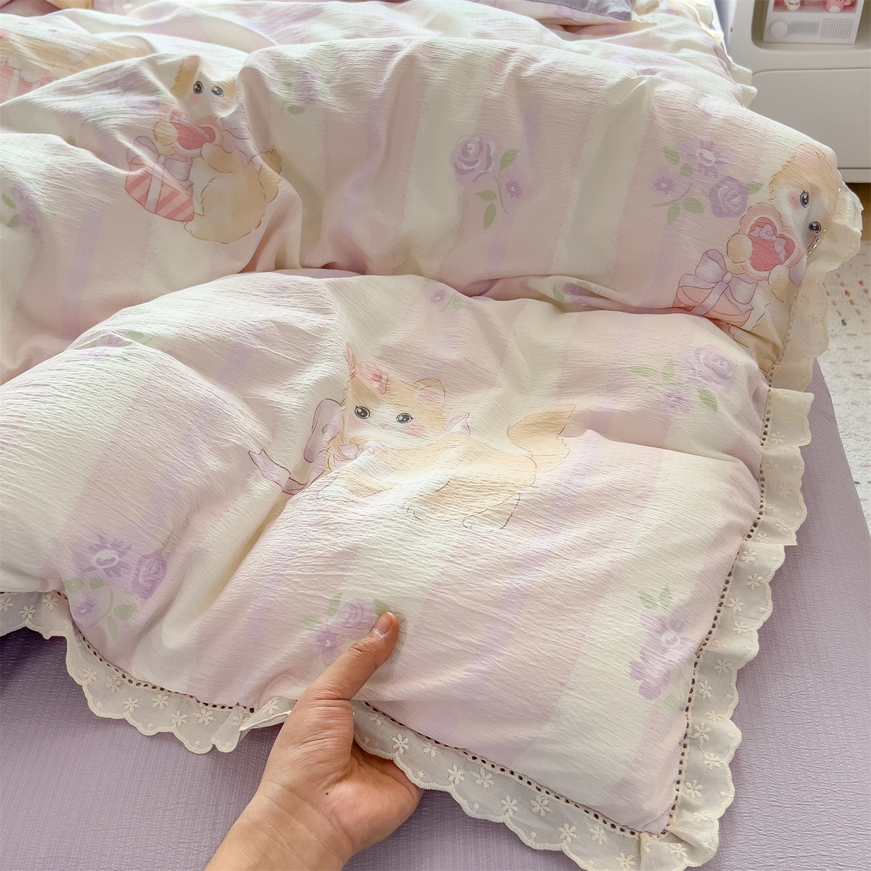 91家纺网 家纺一手货源 找家纺 雯豆家纺2025新品皱皱双层纱四件套镂空花边款三件套 毛球团团