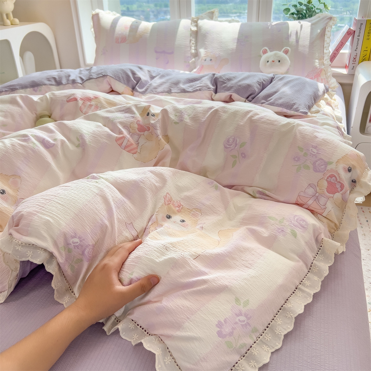 91家纺网 家纺一手货源 找家纺 雯豆家纺2025新品皱皱双层纱四件套镂空花边款三件套 毛球团团