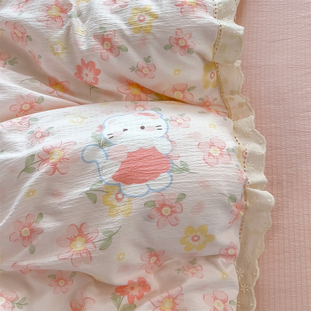 91家纺网 家纺一手货源 找家纺 雯豆家纺2025新品皱皱双层纱四件套镂空花边款三件套 蘑菇仙子