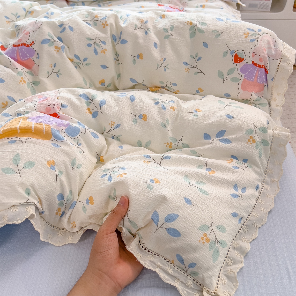 91家纺网 家纺一手货源 找家纺 雯豆家纺2025新品皱皱双层纱四件套镂空花边款三件套 小苍兰