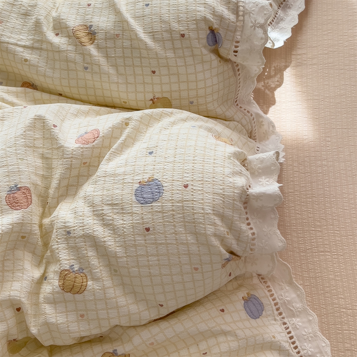 91家纺网 家纺一手货源 找家纺 雯豆家纺2025新品皱皱双层纱四件套镂空花边款三件套 小南瓜