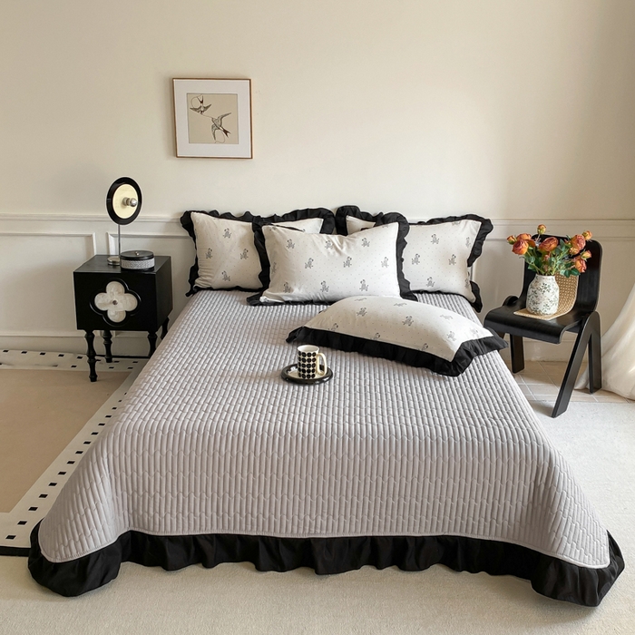 91家纺网 家纺一手货源 找家纺 乐沐家纺 2025新款法式花边夹棉床盖四件套 秘境