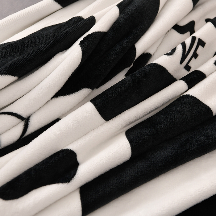 91家纺网 家纺一手货源 找家纺 绒品壹家家纺 2024新款180g7斤牛奶绒印花四件套 奶牛