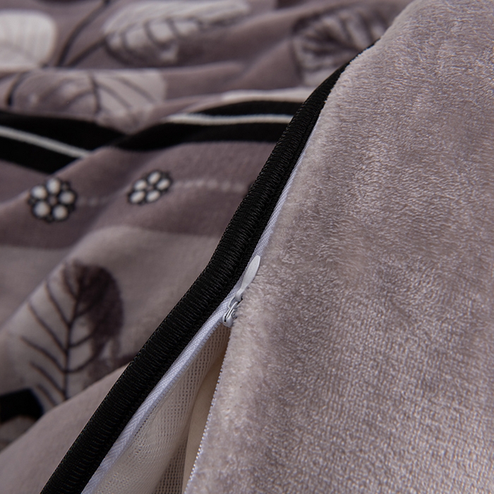 91家纺网 家纺一手货源 找家纺 绒品壹家家纺 2024新款180g7斤牛奶绒印花四件套 枝繁叶茂-灰