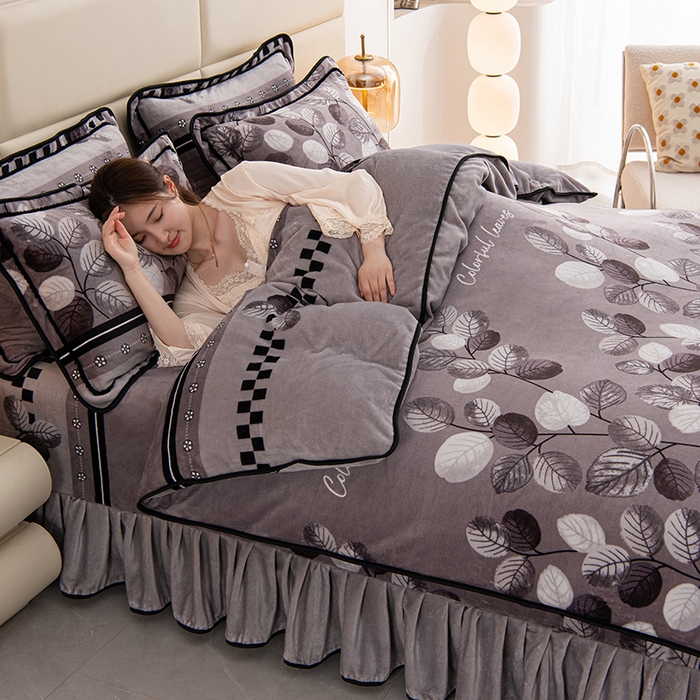 91家纺网 家纺一手货源 找家纺 绒品壹家家纺 2024新款180g7斤牛奶绒印花四件套 枝繁叶茂-灰