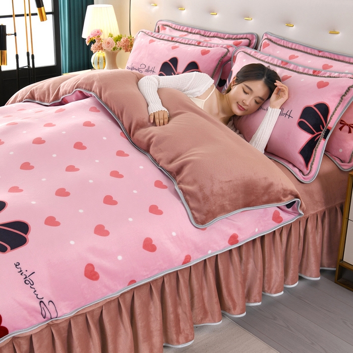 91家纺网 家纺一手货源 找家纺 绒品壹家家纺 2024新款180g7斤牛奶绒印花四件套 蝴蝶结