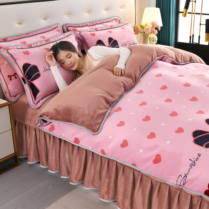 91家纺网 家纺一手货源 找家纺 绒品壹家家纺 2024新款180g7斤牛奶绒印花四件套 蝴蝶结