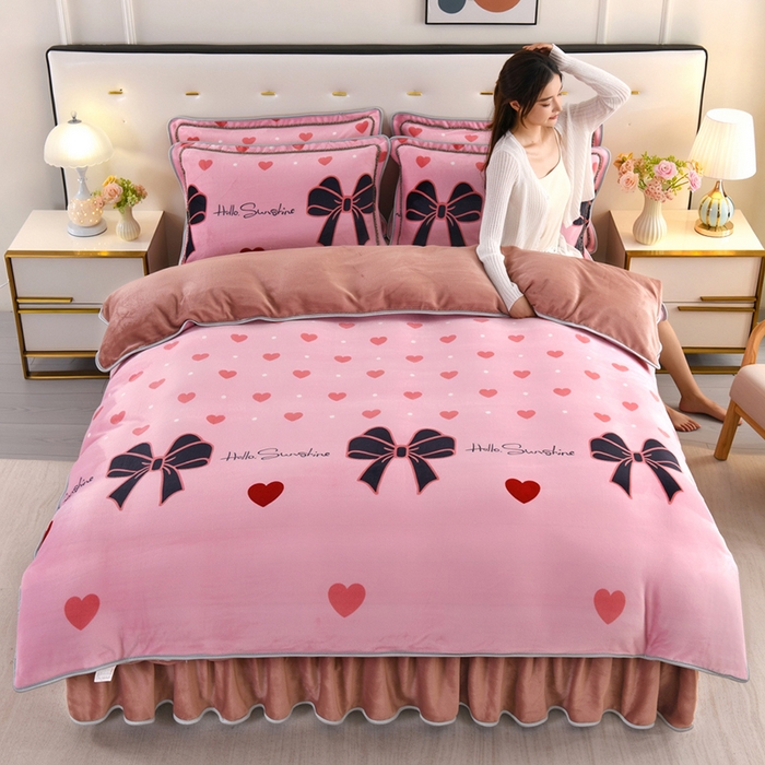 91家纺网 家纺一手货源 找家纺 绒品壹家家纺 2024新款180g7斤牛奶绒印花四件套 蝴蝶结