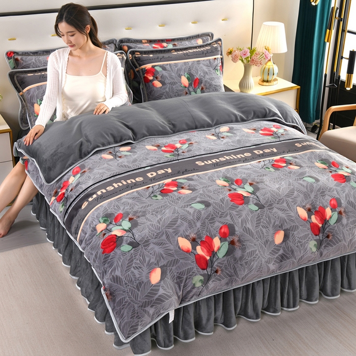 91家纺网 家纺一手货源 找家纺 绒品壹家家纺 2024新款180g7斤牛奶绒印花四件套 花落倾城