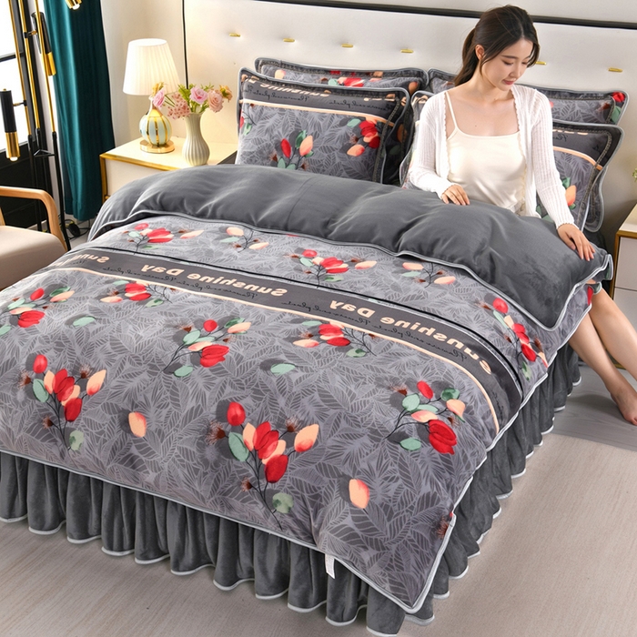 91家纺网 家纺一手货源 找家纺 绒品壹家家纺 2024新款180g7斤牛奶绒印花四件套 花落倾城