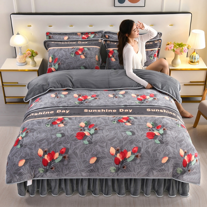 91家纺网 家纺一手货源 找家纺 绒品壹家家纺 2024新款180g7斤牛奶绒印花四件套 花落倾城