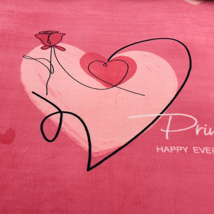 91家纺网 家纺一手货源 找家纺 绒品壹家家纺 2024新款180g7斤牛奶绒印花四件套 玫瑰爱心