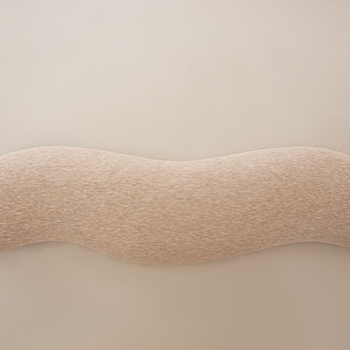 91家纺网 家纺一手货源 找家纺 沐沐家纺 2026新款深睡抱抱枕 杏色