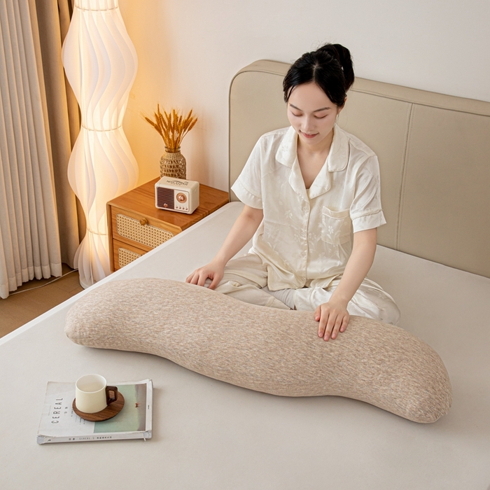 91家纺网 家纺一手货源 找家纺 沐沐家纺 2026新款深睡抱抱枕 杏色