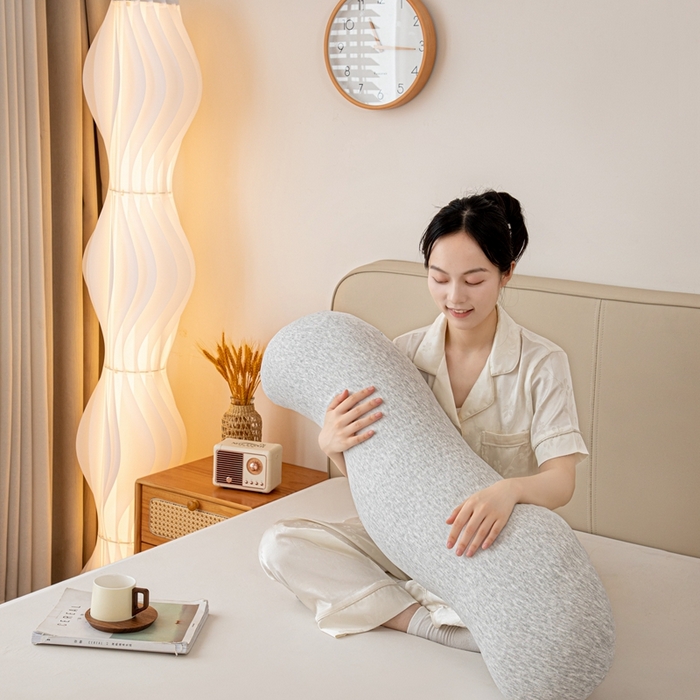 91家纺网 家纺一手货源 找家纺 沐沐家纺 2026新款深睡抱抱枕 浅灰色