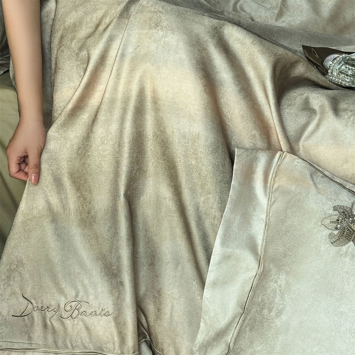 91家纺网 家纺一手货源 找家纺 （总）美娘阁 2025新款长绒棉全棉提花居家款四件套-安露丝