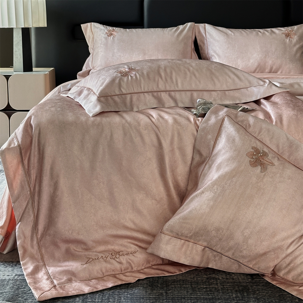 91家纺网 家纺一手货源 找家纺 美娘阁 2025新款长绒棉全棉提花居家款四件套-安露丝 安露丝（粉）