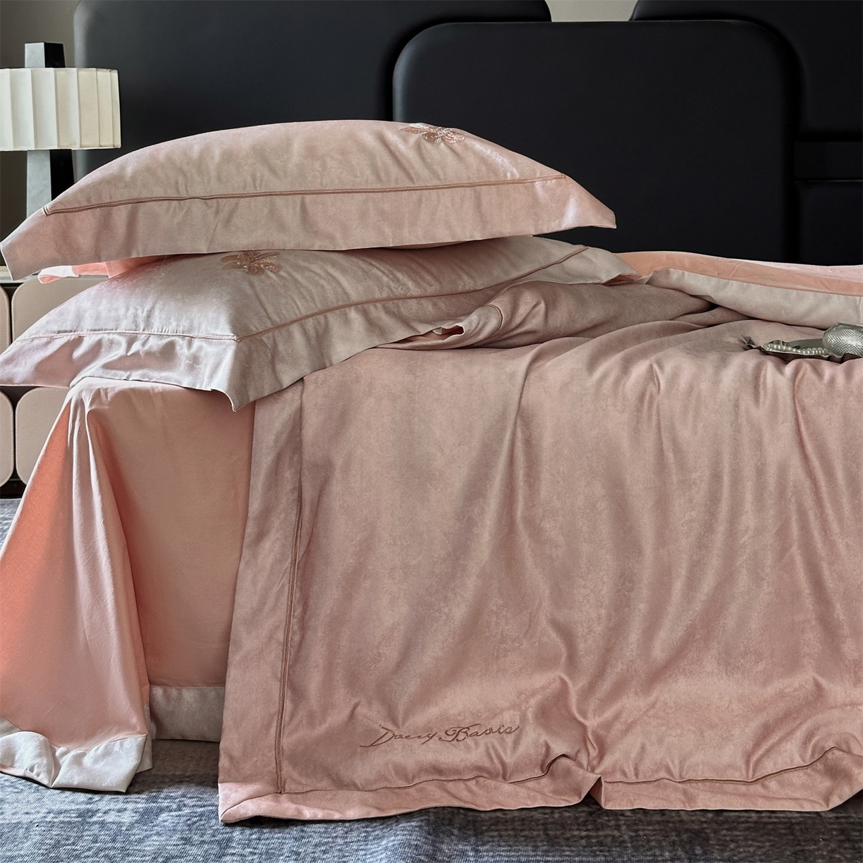 91家纺网 家纺一手货源 找家纺 美娘阁 2025新款长绒棉全棉提花居家款四件套-安露丝 安露丝（粉）