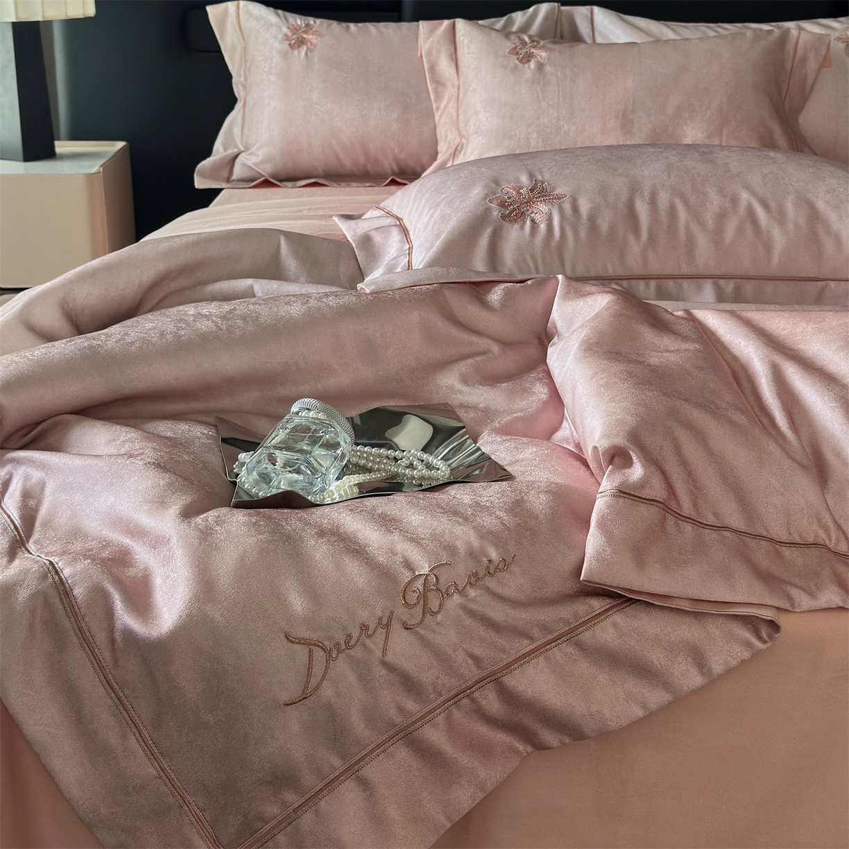 91家纺网 家纺一手货源 找家纺 美娘阁 2025新款长绒棉全棉提花居家款四件套-安露丝 安露丝（粉）