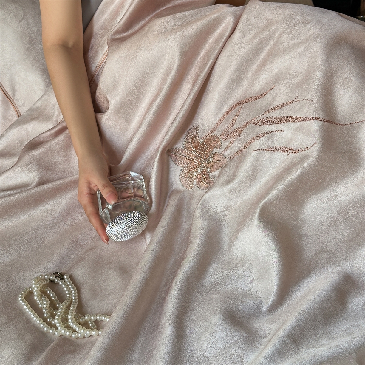 91家纺网 家纺一手货源 找家纺 美娘阁 2025新款长绒棉全棉提花居家款四件套-安露丝 安露丝（粉）