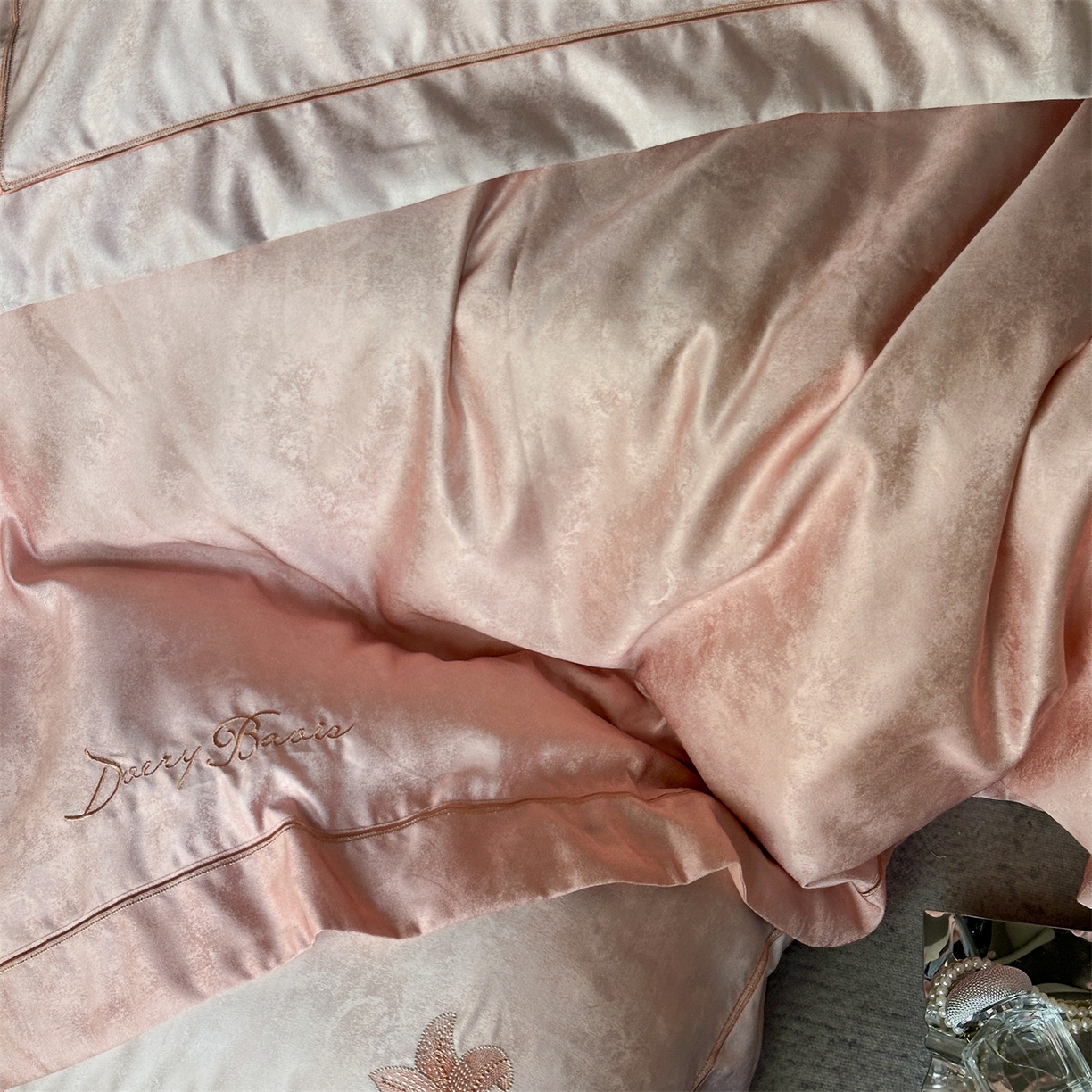 91家纺网 家纺一手货源 找家纺 美娘阁 2025新款长绒棉全棉提花居家款四件套-安露丝 安露丝（粉）