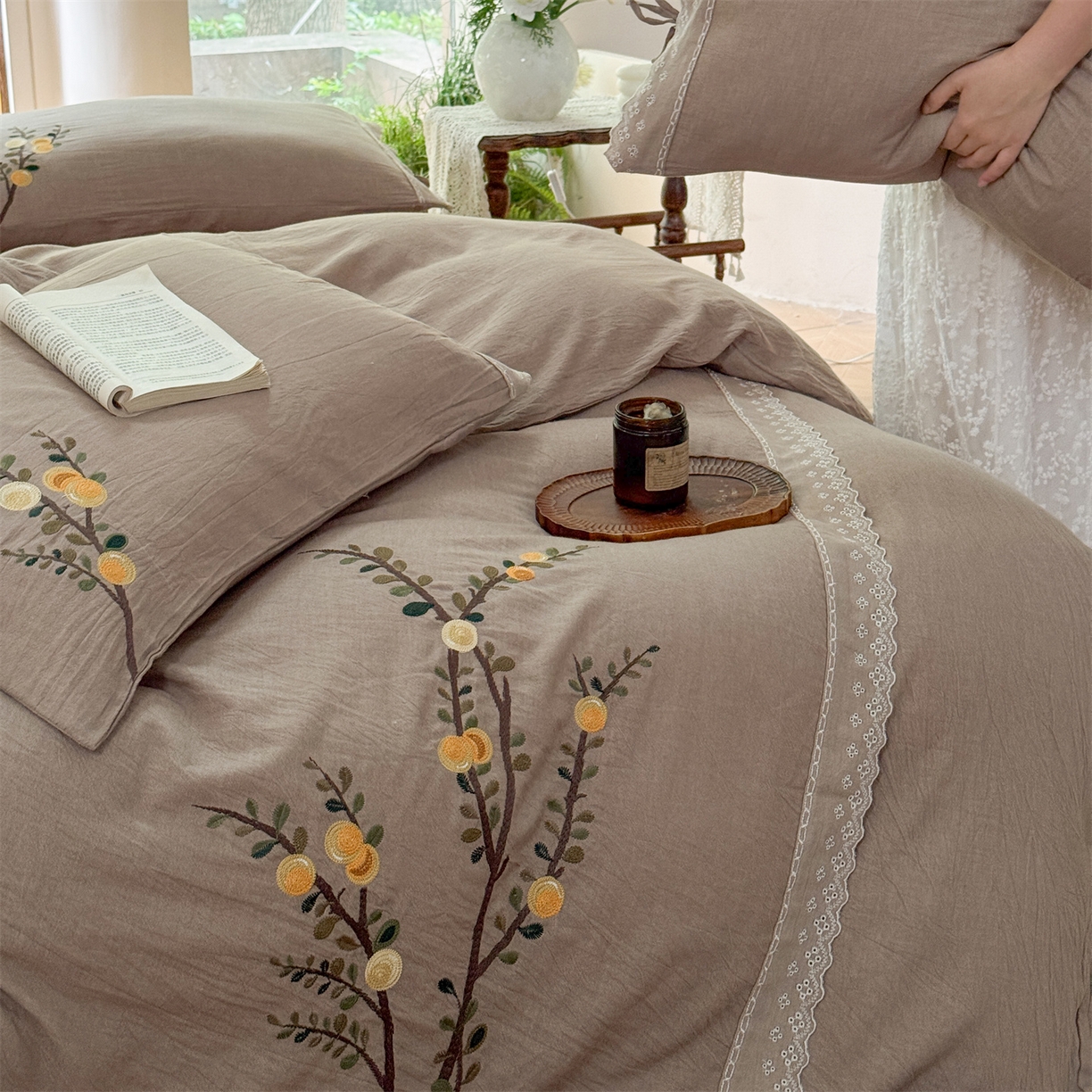 91家纺网 家纺一手货源 找家纺 美娘阁 2025新款长绒棉全棉提花居家款四件套-依初 依初(卡其）