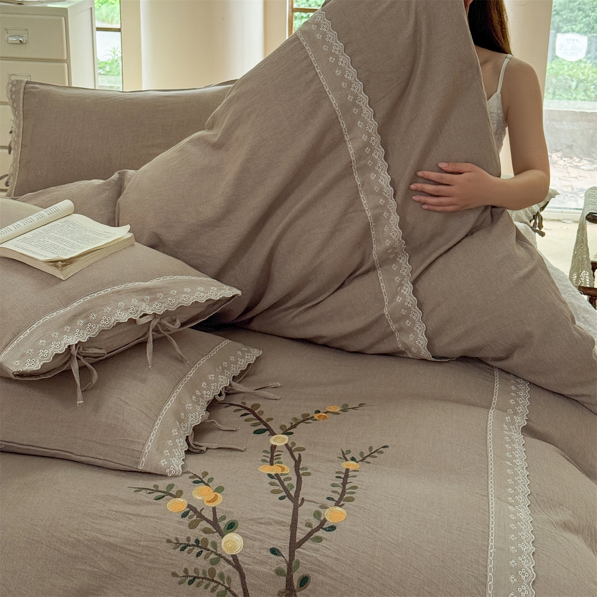 91家纺网 家纺一手货源 找家纺 美娘阁 2025新款长绒棉全棉提花居家款四件套-依初 依初(卡其）