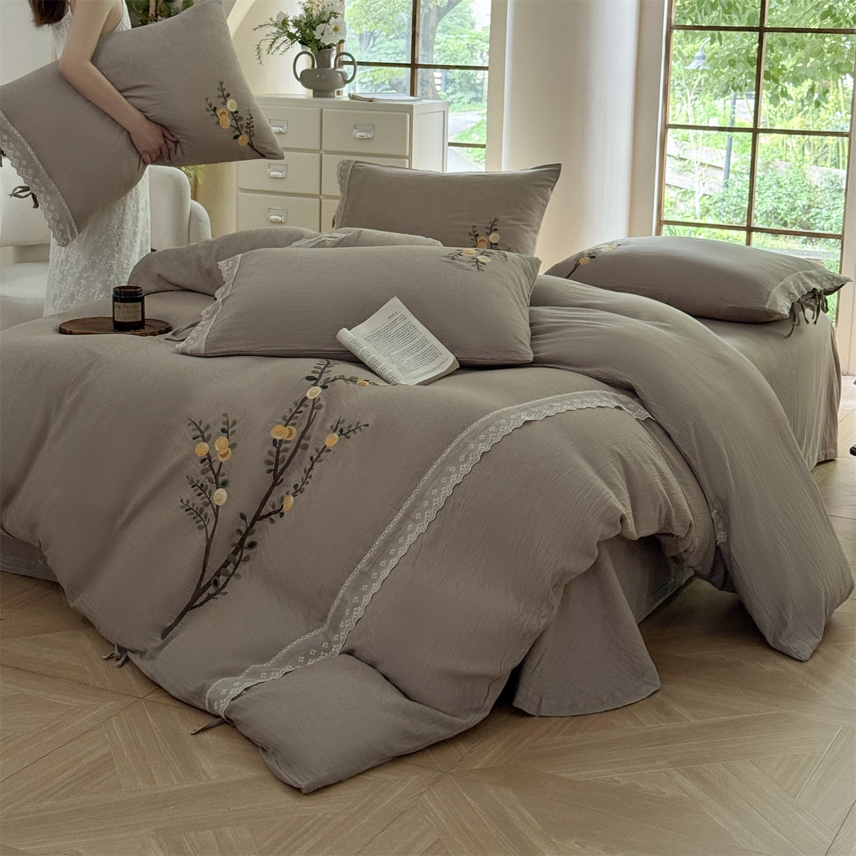 91家纺网 家纺一手货源 找家纺 美娘阁 2025新款长绒棉全棉提花居家款四件套-依初 依初(卡其）