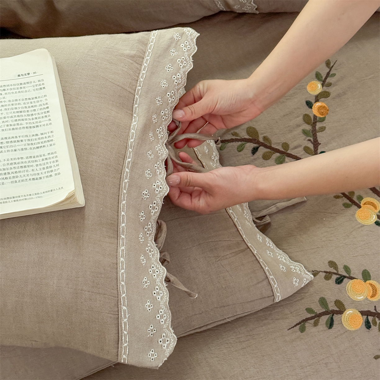 91家纺网 家纺一手货源 找家纺 美娘阁 2025新款长绒棉全棉提花居家款四件套-依初 依初(卡其）