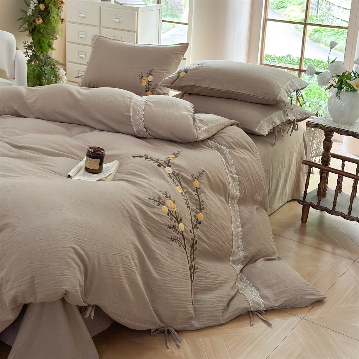 91家纺网 家纺一手货源 找家纺 美娘阁 2025新款长绒棉全棉提花居家款四件套-依初 依初(卡其）