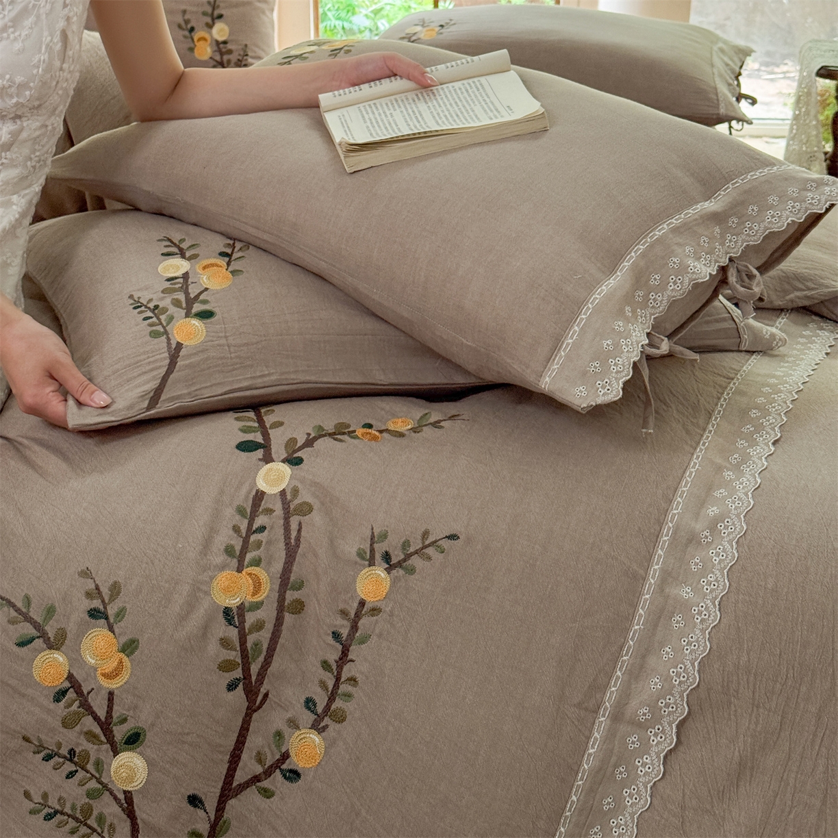 91家纺网 家纺一手货源 找家纺 美娘阁 2025新款长绒棉全棉提花居家款四件套-依初 依初(卡其）