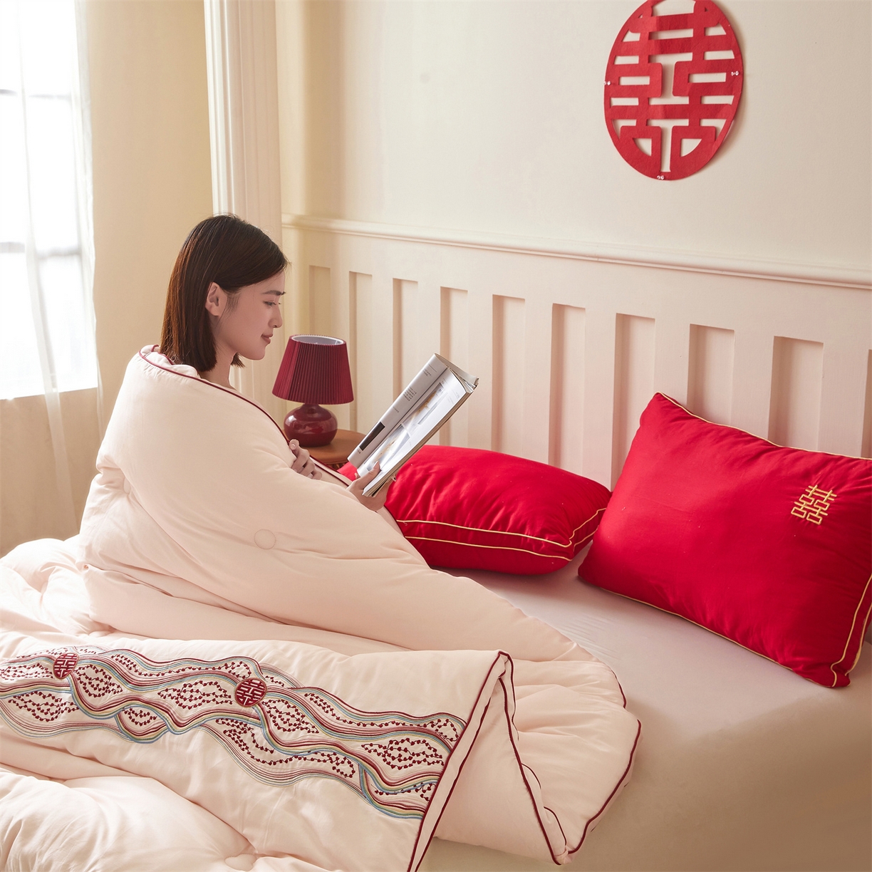 91家纺网 家纺一手货源 找家纺 （总）歌历斯家纺 2025新款60吾家有喜喜庆被婚庆被绣花冬被全棉冬被立体边被子被芯四季被春秋被夏被