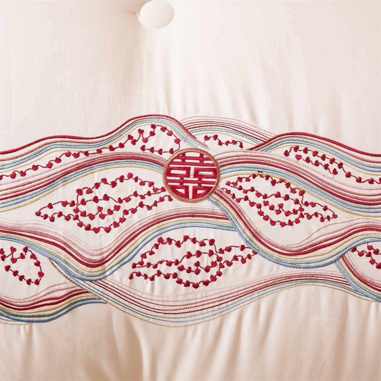 91家纺网 家纺一手货源 找家纺 （总）歌历斯家纺 2025新款60吾家有喜喜庆被婚庆被绣花冬被全棉冬被立体边被子被芯四季被春秋被夏被