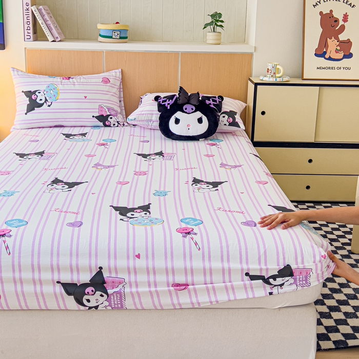 91家纺网 家纺一手货源 找家纺 金丝鸟家纺 2025新款三丽鸥系列全棉斜纹13370单品床笠 条纹库洛米