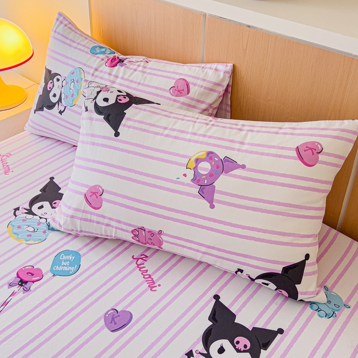 91家纺网 家纺一手货源 找家纺 金丝鸟家纺 2025新款三丽鸥系列全棉斜纹13370单品床笠 条纹库洛米