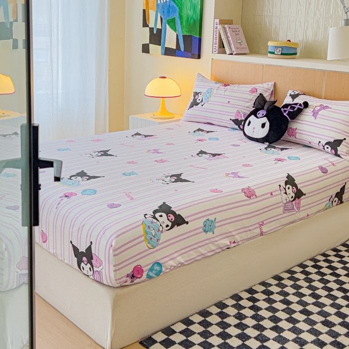 91家纺网 家纺一手货源 找家纺 金丝鸟家纺 2025新款三丽鸥系列全棉斜纹13370单品床笠 条纹库洛米