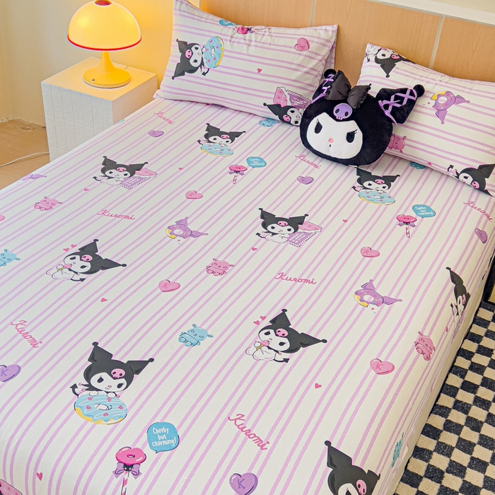 91家纺网 家纺一手货源 找家纺 金丝鸟家纺 2025新款三丽鸥系列全棉斜纹13370单品床笠 条纹库洛米