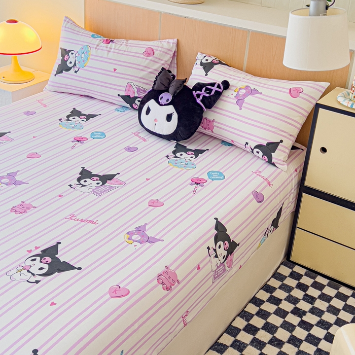 91家纺网 家纺一手货源 找家纺 金丝鸟家纺 2025新款三丽鸥系列全棉斜纹13370单品床笠 条纹库洛米