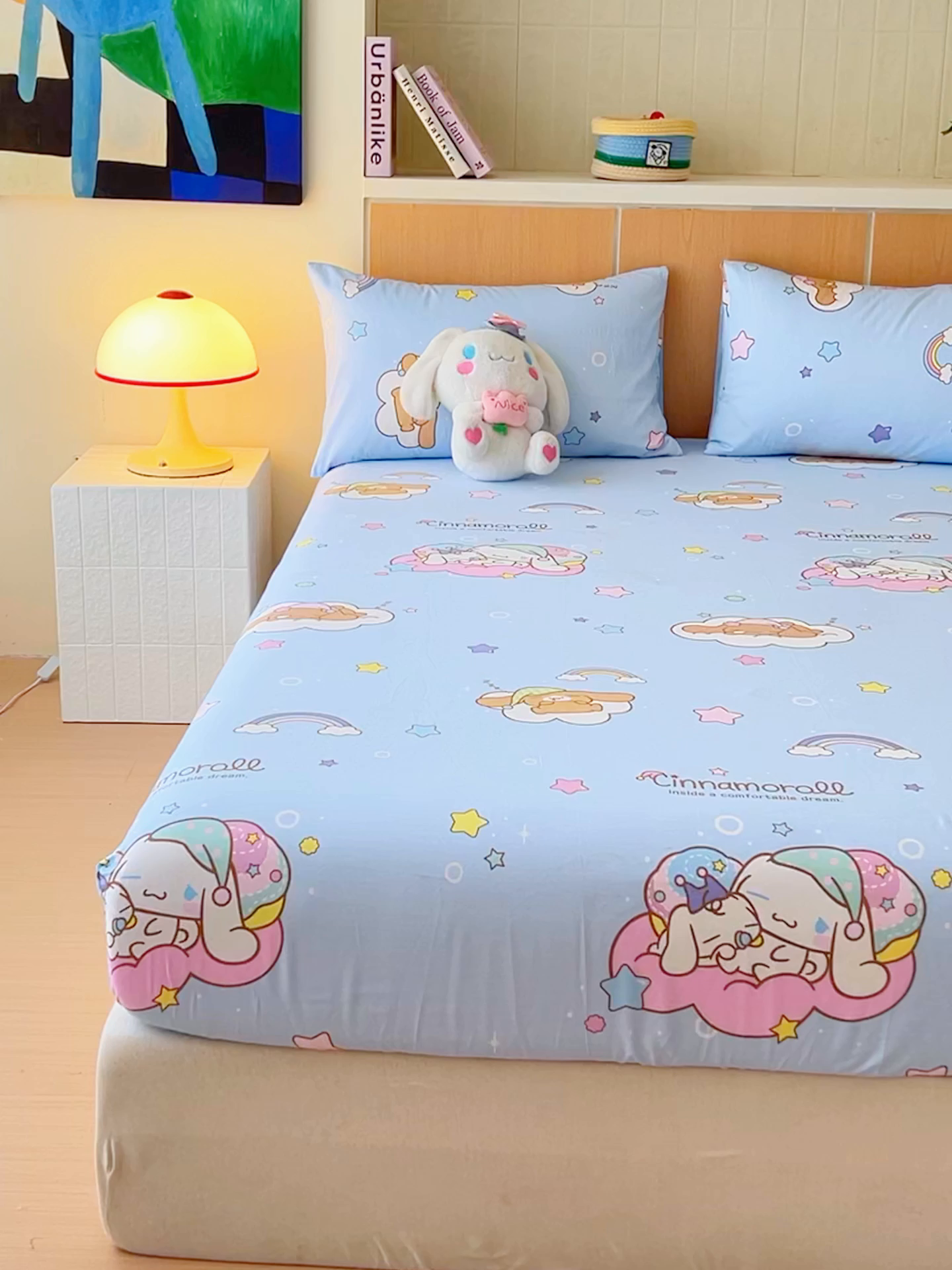 91家纺网 家纺一手货源 找家纺 金丝鸟家纺 2025新款三丽鸥系列全棉斜纹13370单品床笠 彩虹大耳朵狗