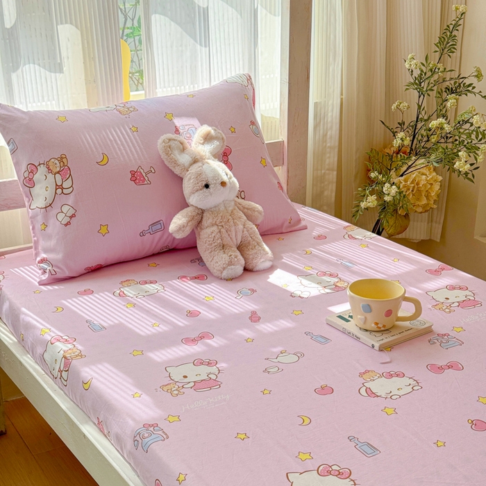 91家纺网 家纺一手货源 找家纺 金丝鸟家纺 2025新款三丽鸥系列全棉斜纹13370单品床笠-学生床 晚安kt