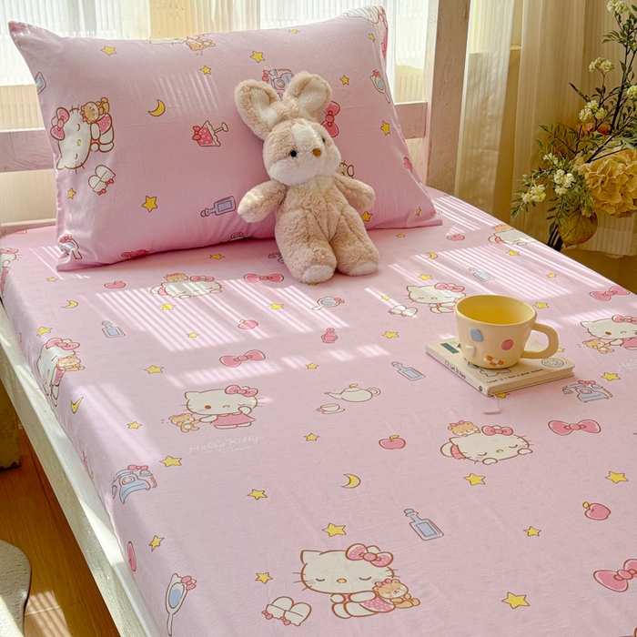 91家纺网 家纺一手货源 找家纺 金丝鸟家纺 2025新款三丽鸥系列全棉斜纹13370单品床笠-学生床 晚安kt