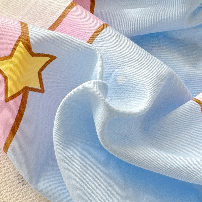 91家纺网 家纺一手货源 找家纺 金丝鸟家纺 2025新款三丽鸥系列全棉斜纹13370单品床笠-学生床 彩虹大耳朵狗