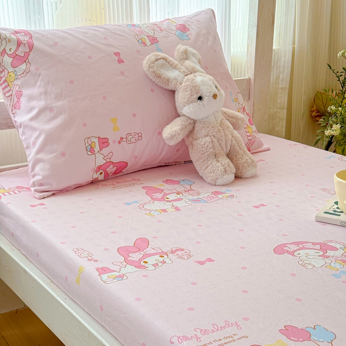 91家纺网 家纺一手货源 找家纺 金丝鸟家纺 2025新款三丽鸥系列全棉斜纹13370单品床笠-学生床 波点美乐蒂