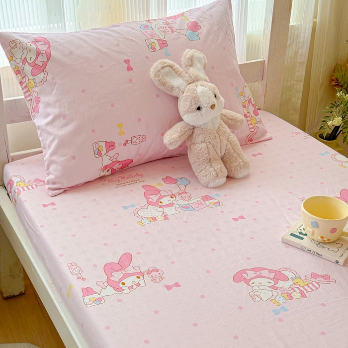 91家纺网 家纺一手货源 找家纺 金丝鸟家纺 2025新款三丽鸥系列全棉斜纹13370单品床笠-学生床 波点美乐蒂