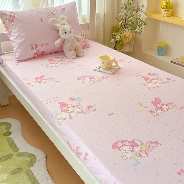 91家纺网 家纺一手货源 找家纺 金丝鸟家纺 2025新款三丽鸥系列全棉斜纹13370单品床笠-学生床 波点美乐蒂