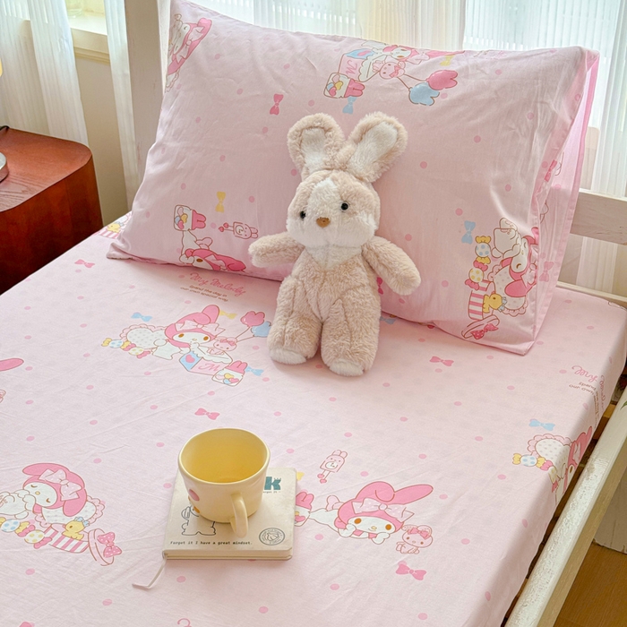 91家纺网 家纺一手货源 找家纺 金丝鸟家纺 2025新款三丽鸥系列全棉斜纹13370单品床笠-学生床 波点美乐蒂