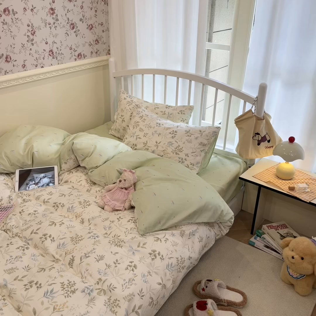 91家纺网 家纺一手货源 找家纺 盛馨家纺 2025年开学季秋冬新品小清新全棉学生三件套四件套床笠四件套跑量款系列 花草之家