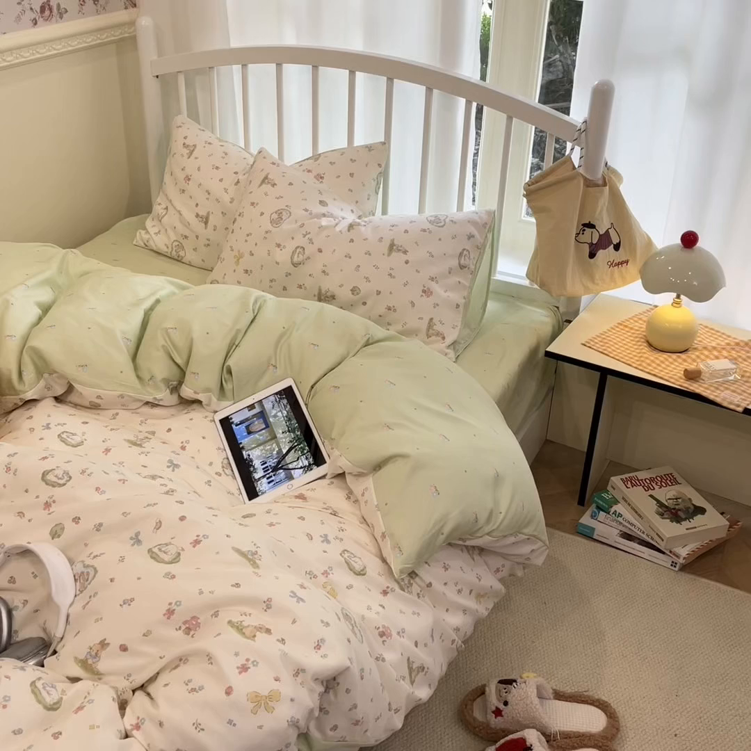 91家纺网 家纺一手货源 找家纺 盛馨家纺 2025年开学季秋冬新品小清新全棉学生三件套四件套床笠四件套跑量款系列 花漾兔兔