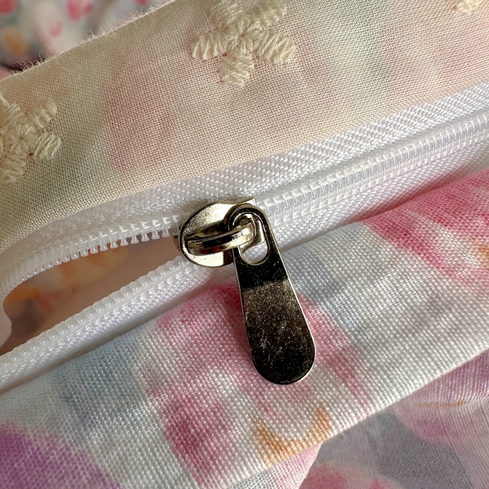 91家纺网 家纺一手货源 找家纺 思诺羽床笠 2025新款A类法式小清新皱皱纱花边蕾丝水洗棉床上四件套宿舍床笠三件套 浓情郁金香