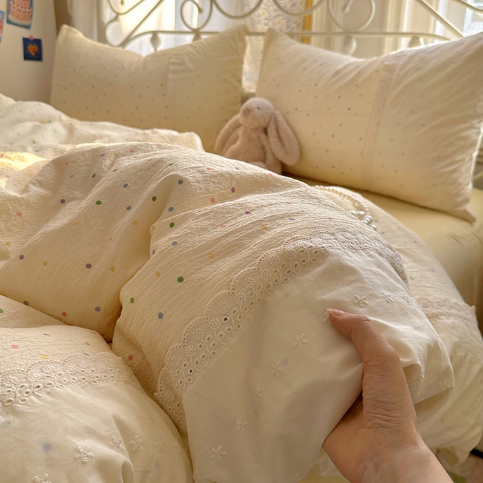 91家纺网 家纺一手货源 找家纺 思诺羽床笠 2025新款A类法式小清新皱皱纱花边蕾丝水洗棉床上四件套宿舍床笠三件套 奶油波点